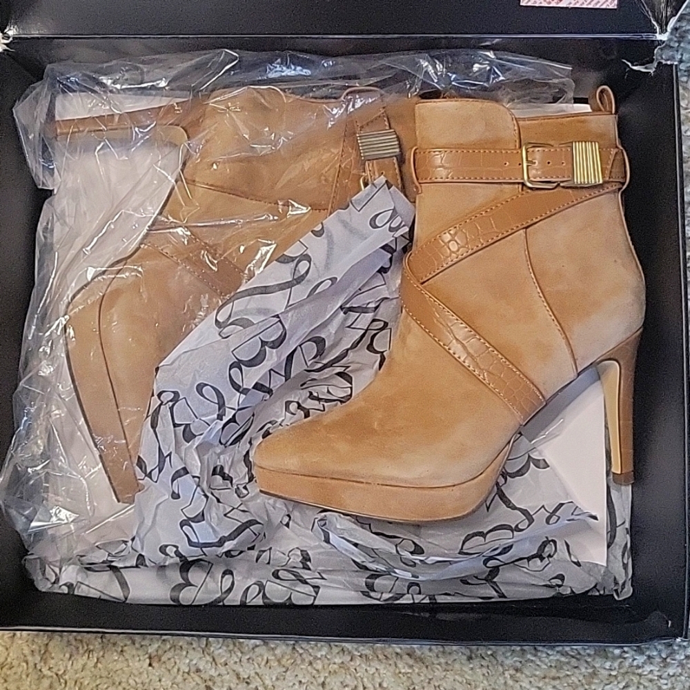 WhiteHouse BlackMarket - Croco Suede Boot - size 6